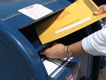mailing-ballot-01.jpg