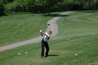 Golfer preparing swing.