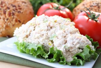 picture of chicken salad on a piece of lettuce, sitting on a plate