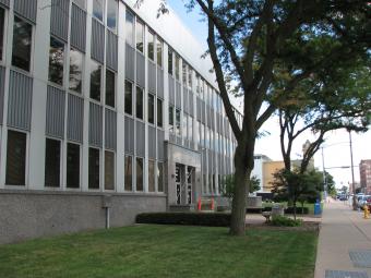 Scott County Courthouse along W. 4th St.