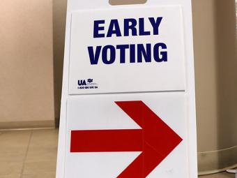 Sign with arrow that reads Early Voting.