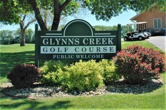 Glynns Creek Golf course welcome sign.