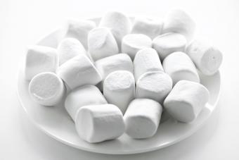 This is a picture of a plate of marshmallows