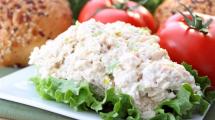 picture of chicken salad on a piece of lettuce, sitting on a plate
